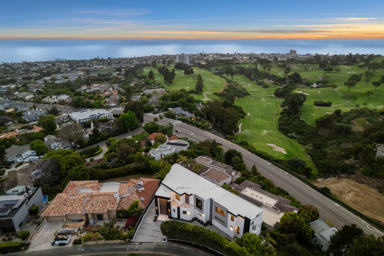6627 Muirlands Dr, La Jolla, CA 92037
