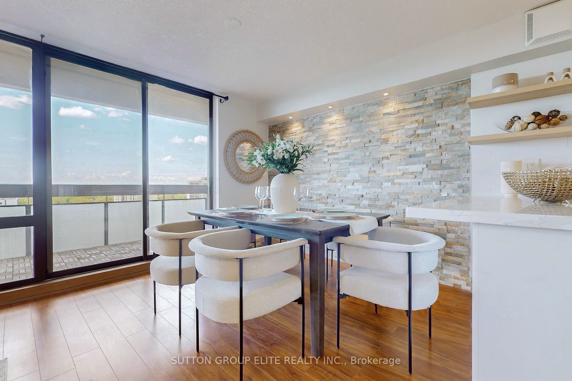 EXQUISITE PH IN NORTH YORK 