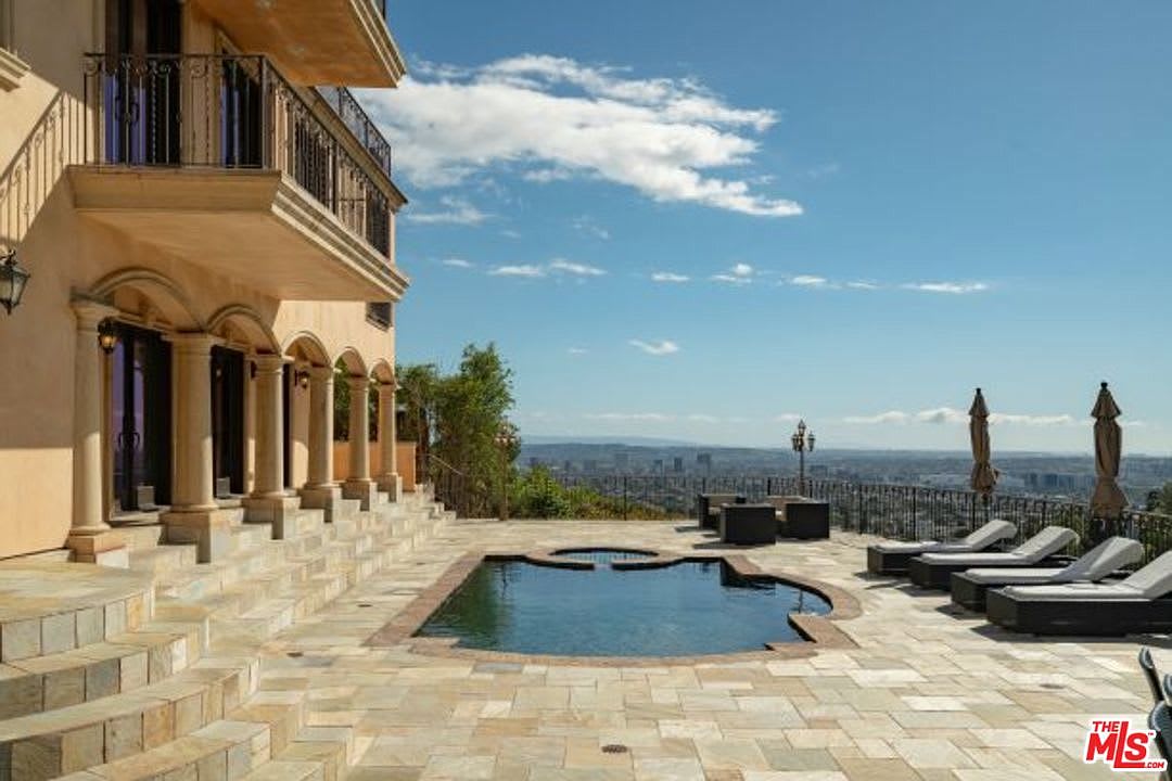 Symphony Grandeur