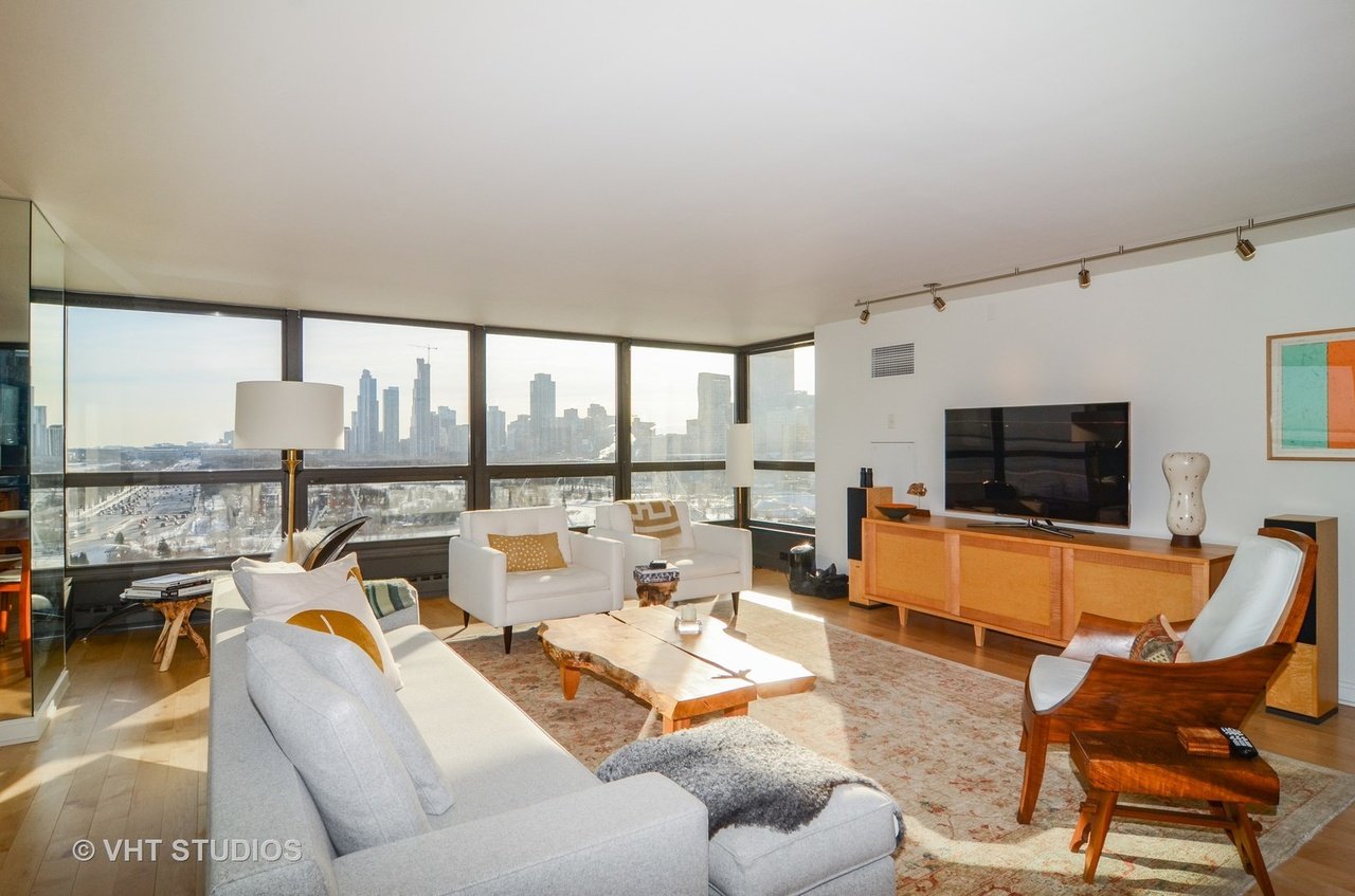 360 E Randolph St #801