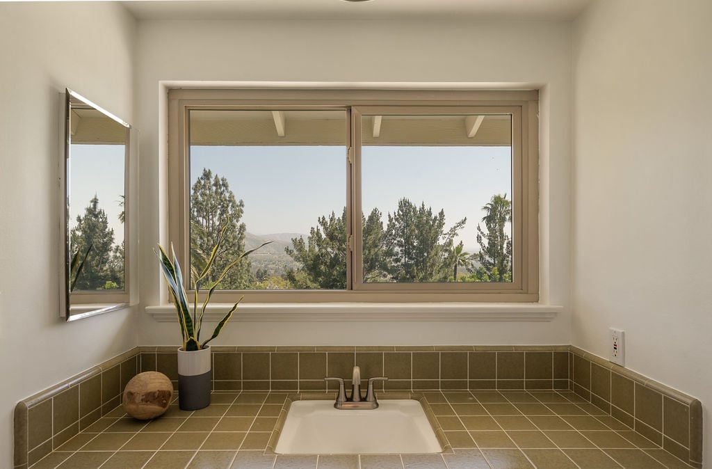 11042 Hunting Horn Drive, North Tustin, CA 