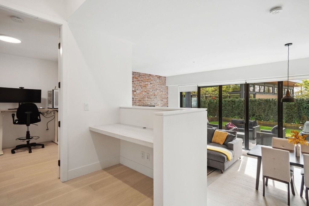300 Salter St, #106