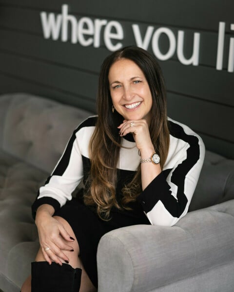 Nicole Aloe photo
