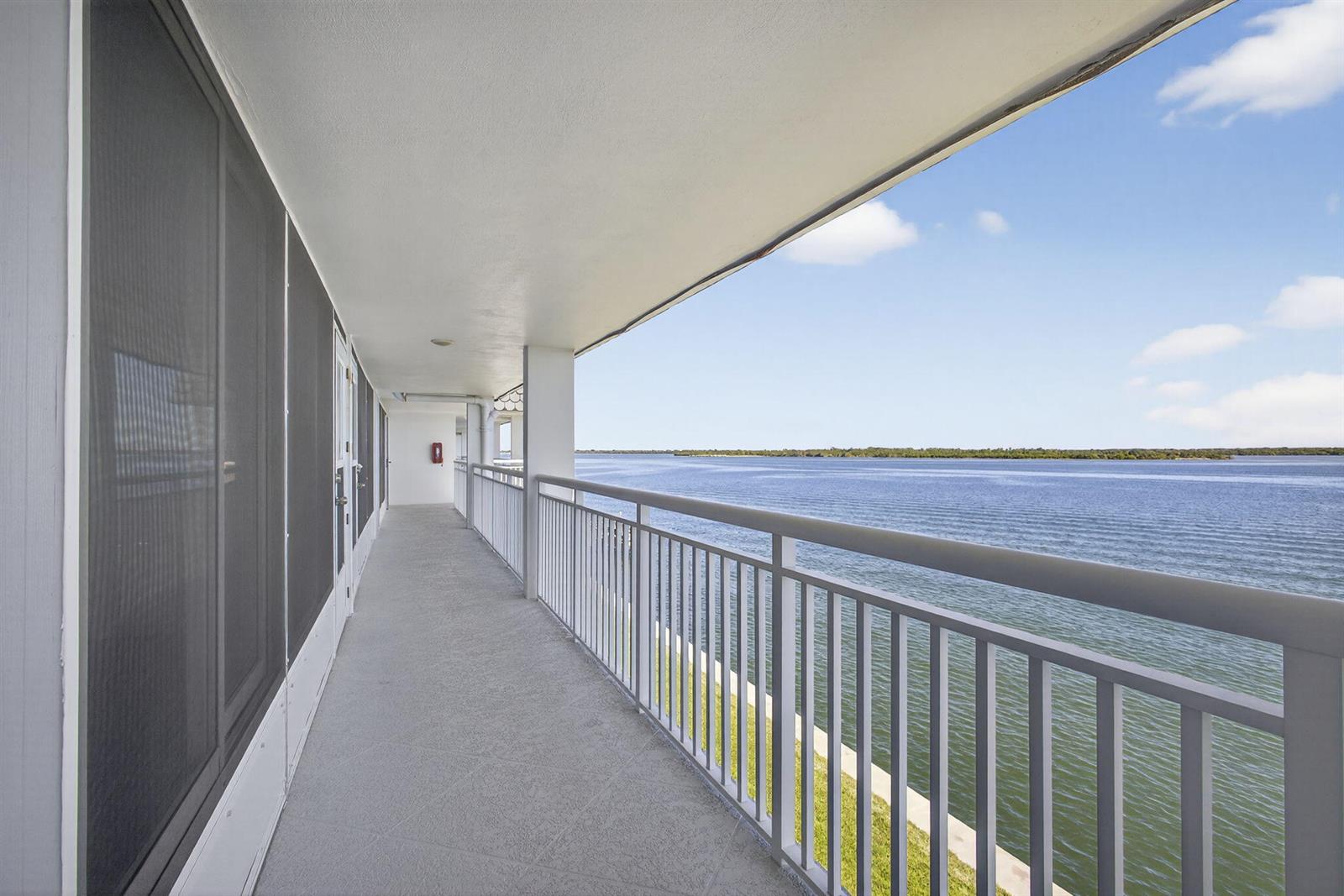 100 Shore 307 Ct