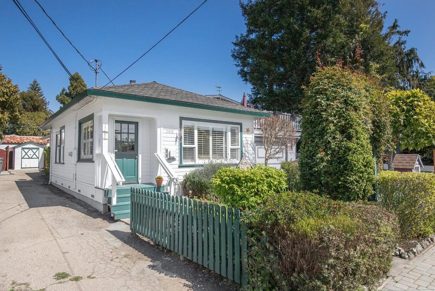 206 Saxon Ave