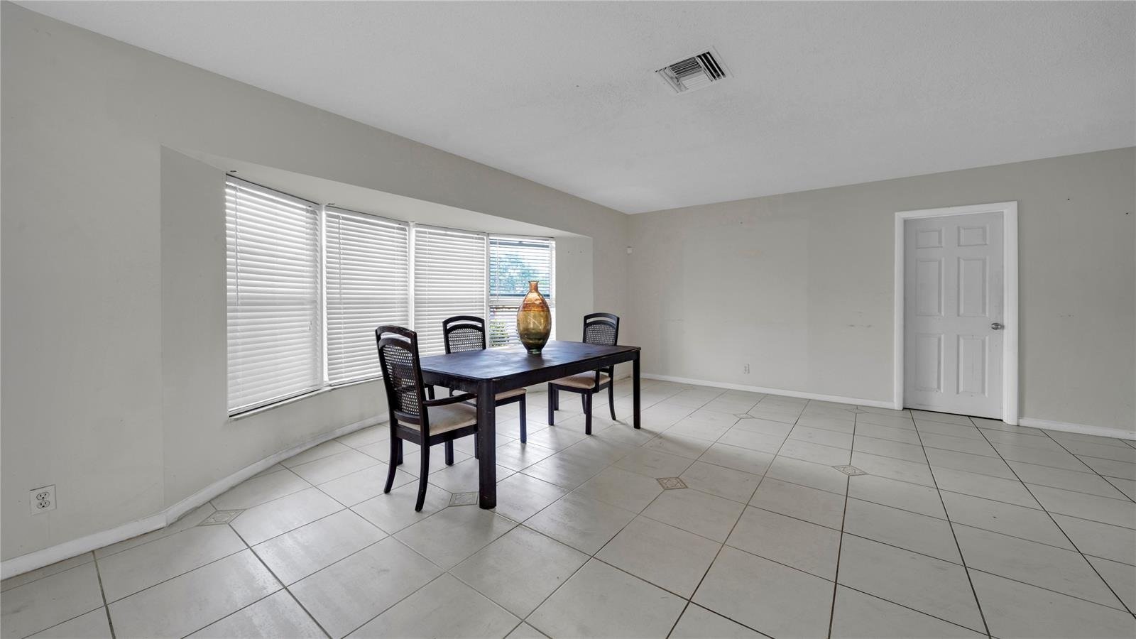 3700 NW 25th St