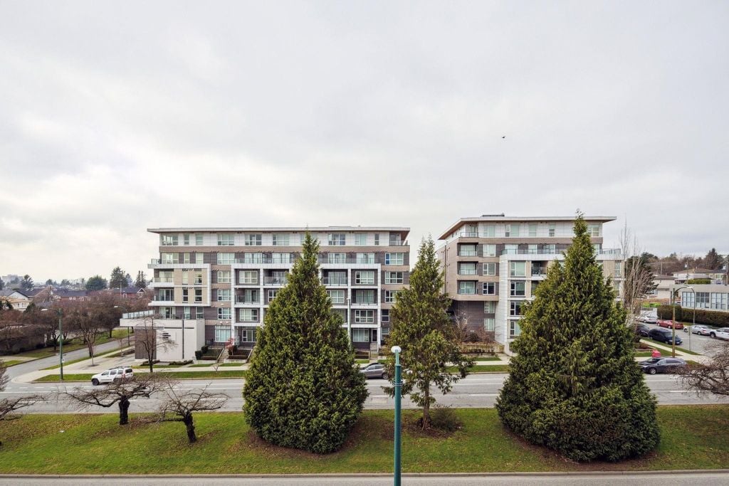 7638 Cambie St, #404
