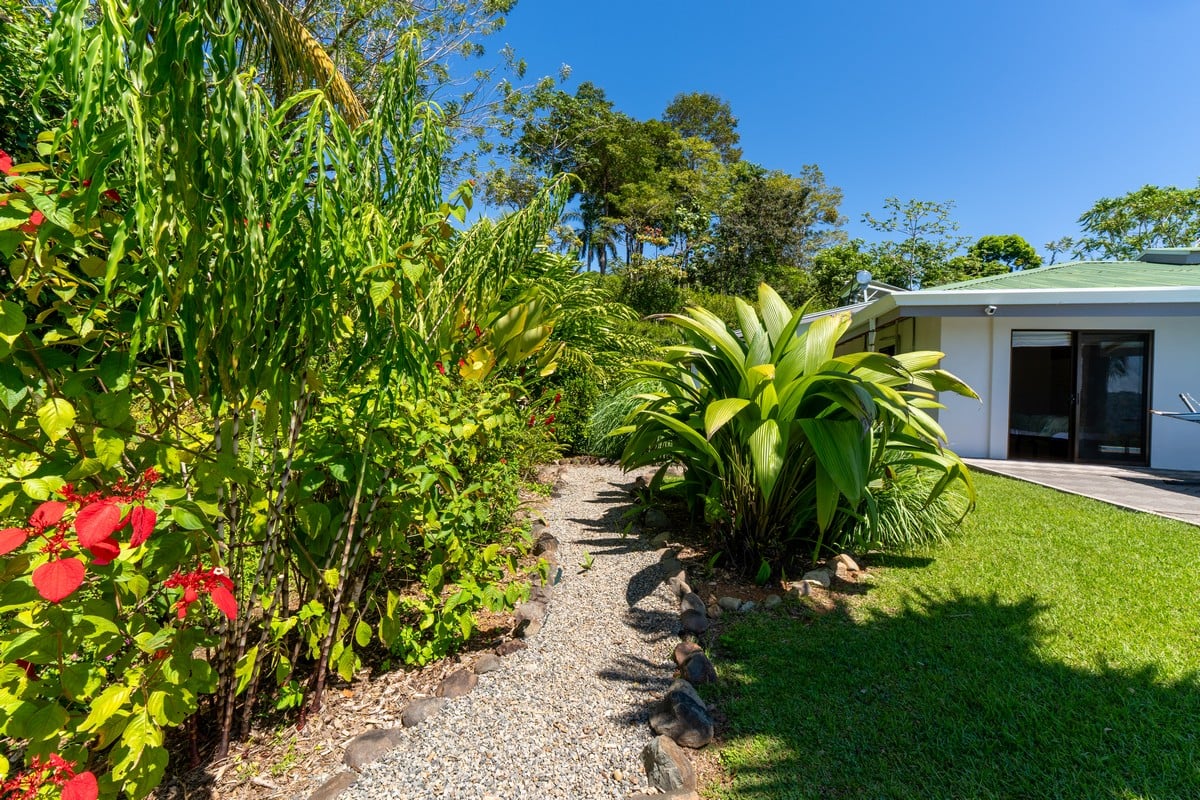  3 Bedroom Stunning Luxury Home Featuring Sweeping Valley & Ocean Views, 5.67 ACRES 