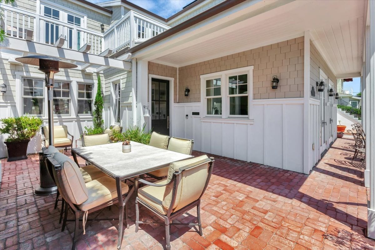 57 Savona Walk