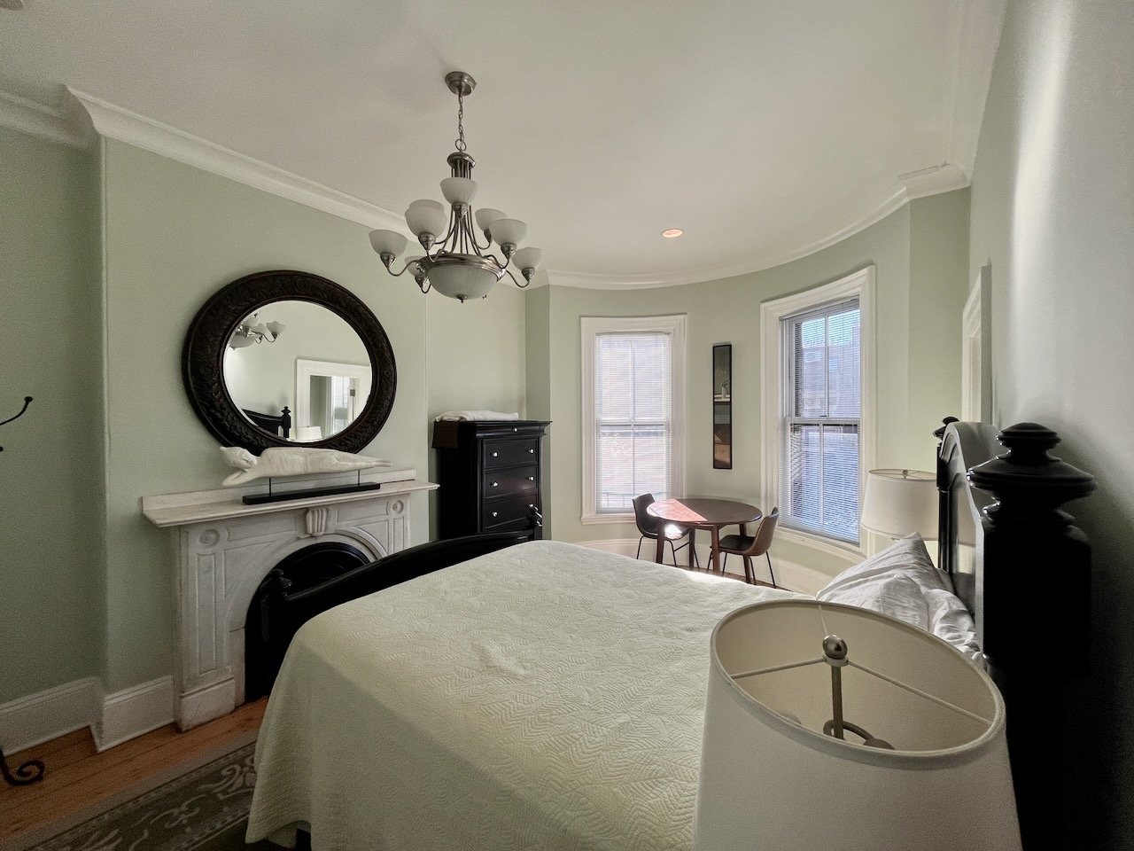 Beautifully Furnished South End Studio Apartment with Central Air/Laundry and more! Available December 1 or 15 or January 1! 