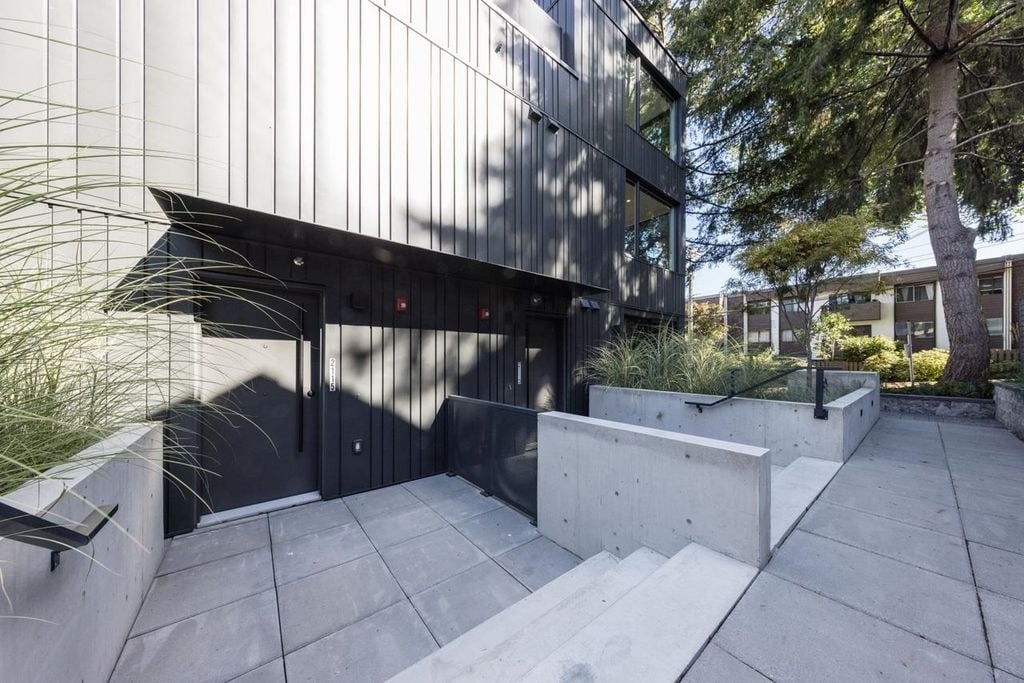 2115 Guelph St