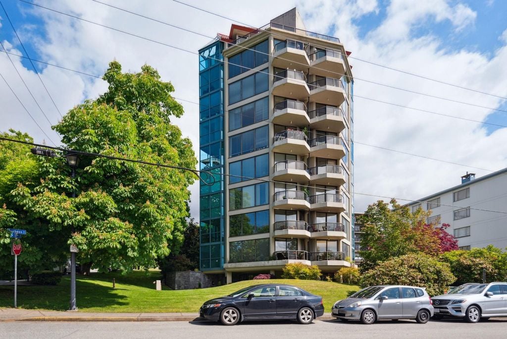 1689 Duchess Ave, #102