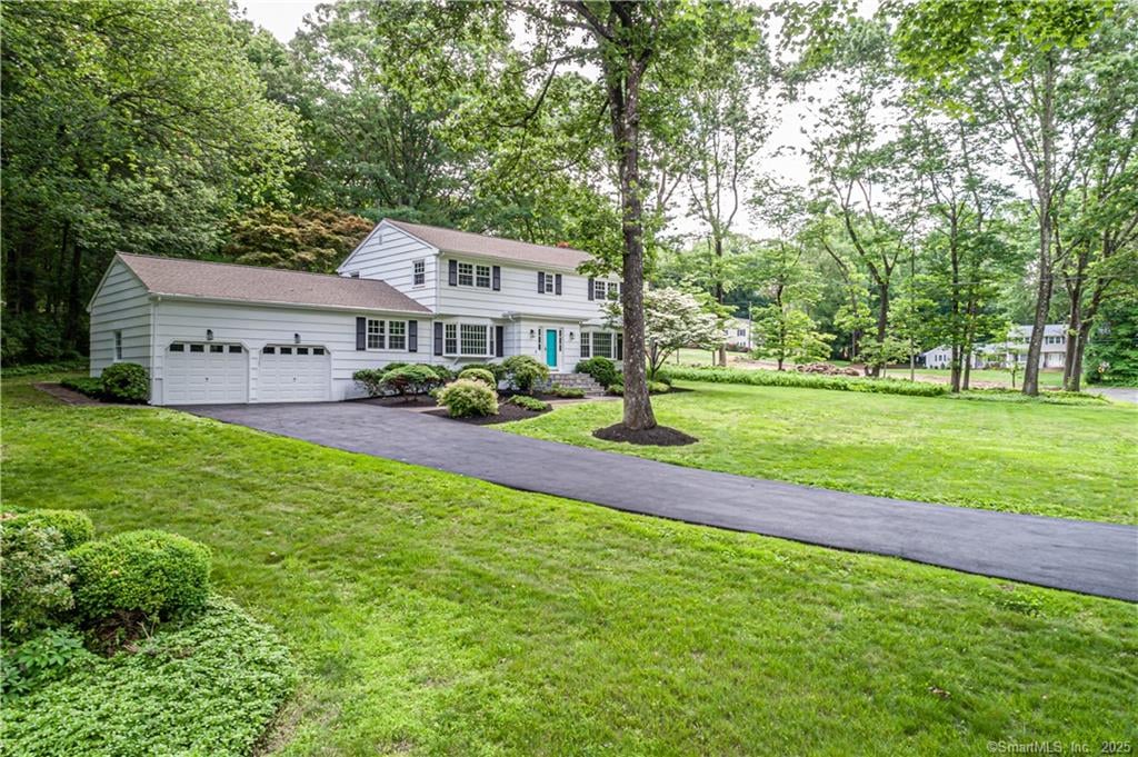 115 Fresh Meadow Dr,  Trumbull