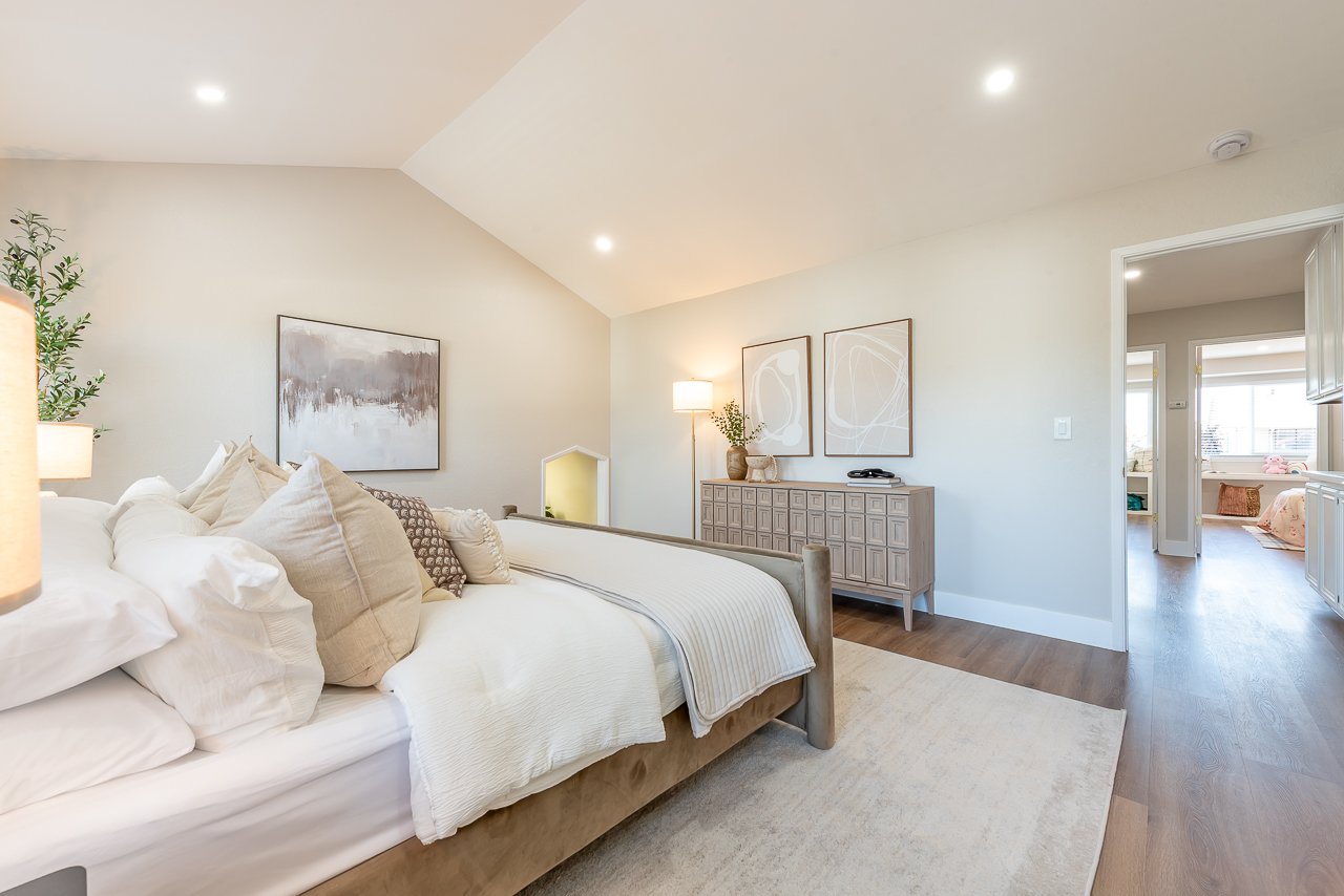 Newly Remodeled. 1 Bed/Bth down, Pioneer Elem!