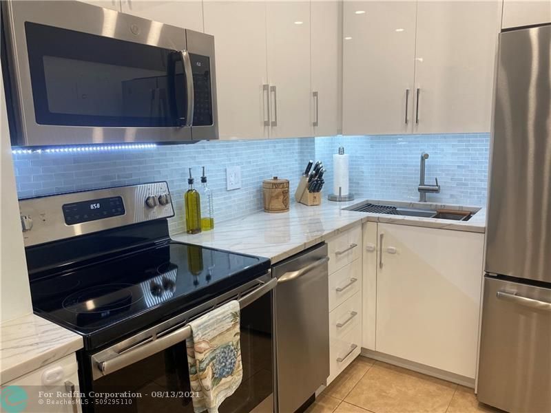 2424 SE 17th St Unit 106B