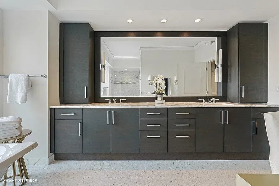 11 E Walton St APT 3201