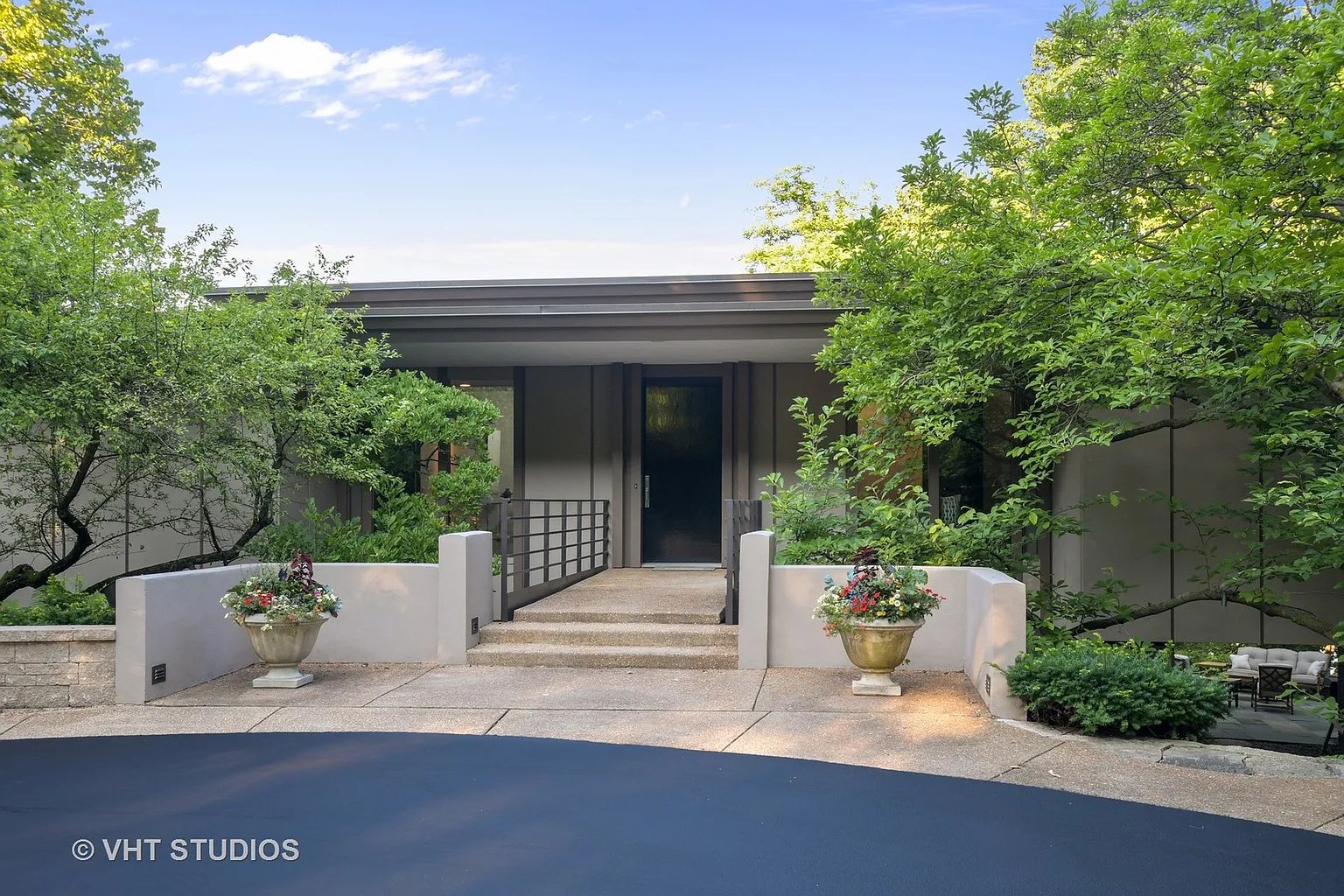 30 Estate Dr