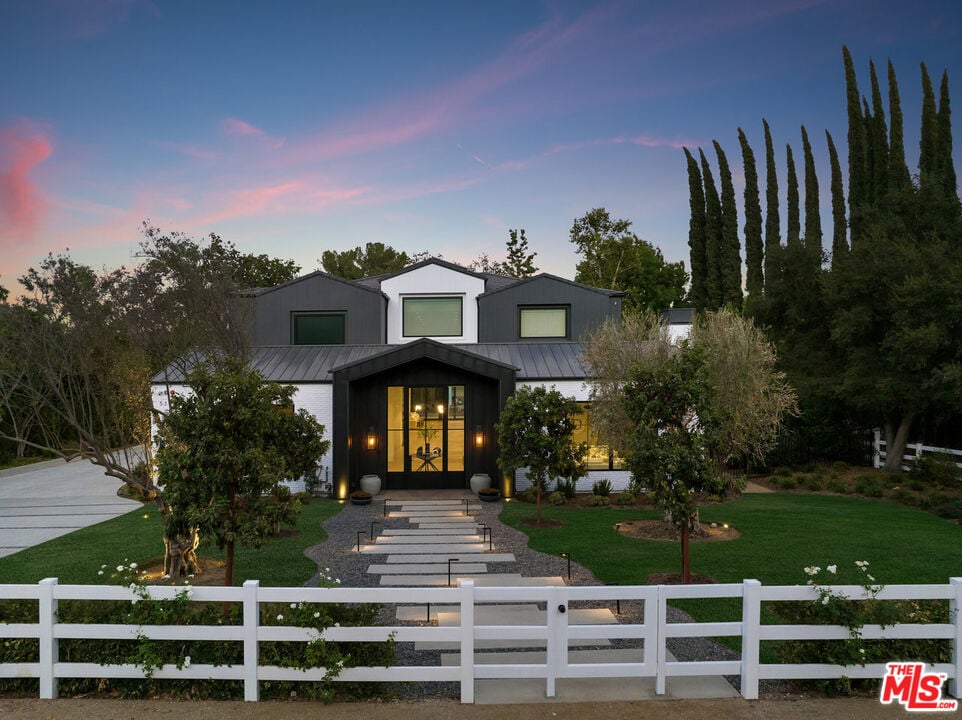 5376 Round Meadow Rd