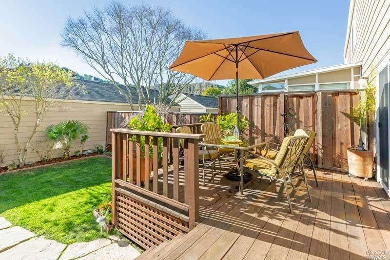 22 Creekside Ct