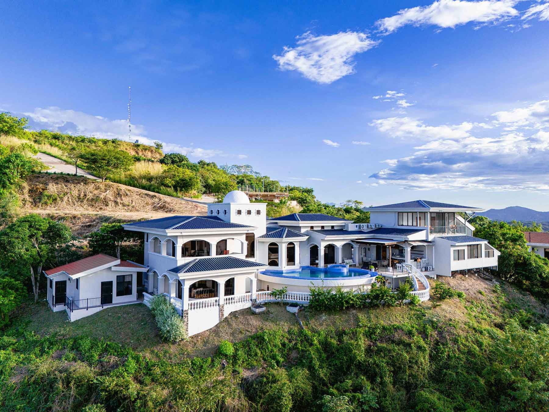 Casa Vista de Paraíso | Panoramic Ocean & Volcano Views in Exclusive Lomas del Mar