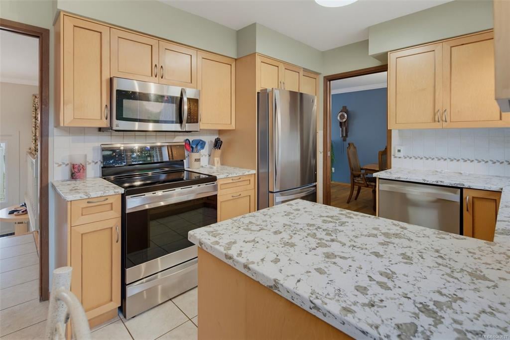 2056 Skyline Cres