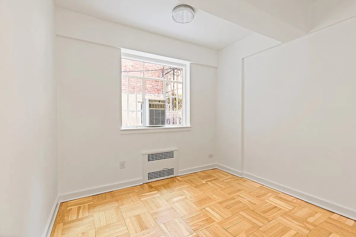 57 Montague St #1I