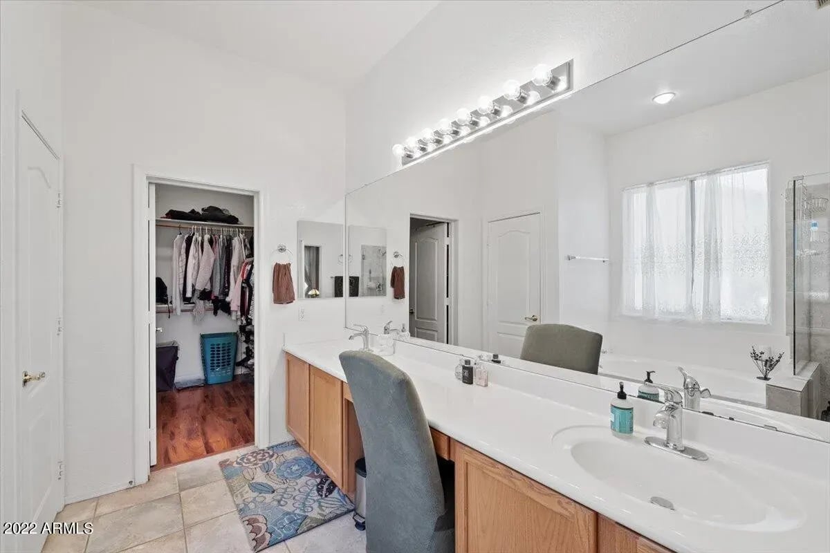 8256 S BLUFF SPRINGS Ct