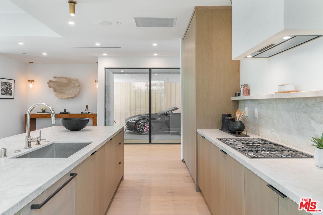 Windmere Crest, Dorrington Ave, 90048