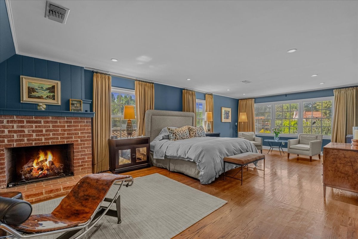 Toluca Lake 5  + 4 Traditional witih Pool & Guest House