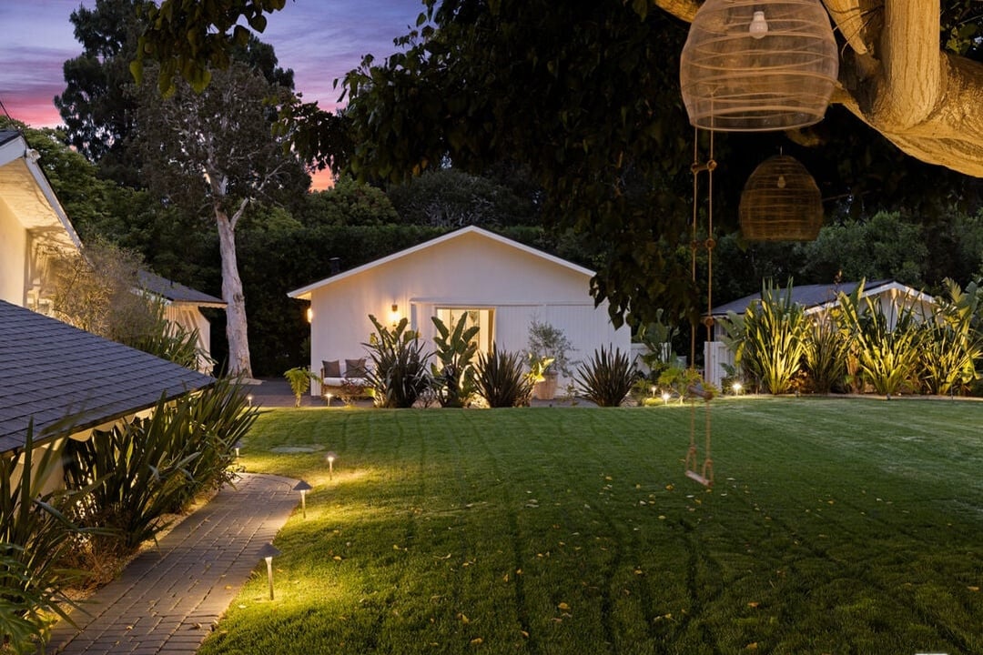 Echelon Pavilion, Grayfox St, 90265