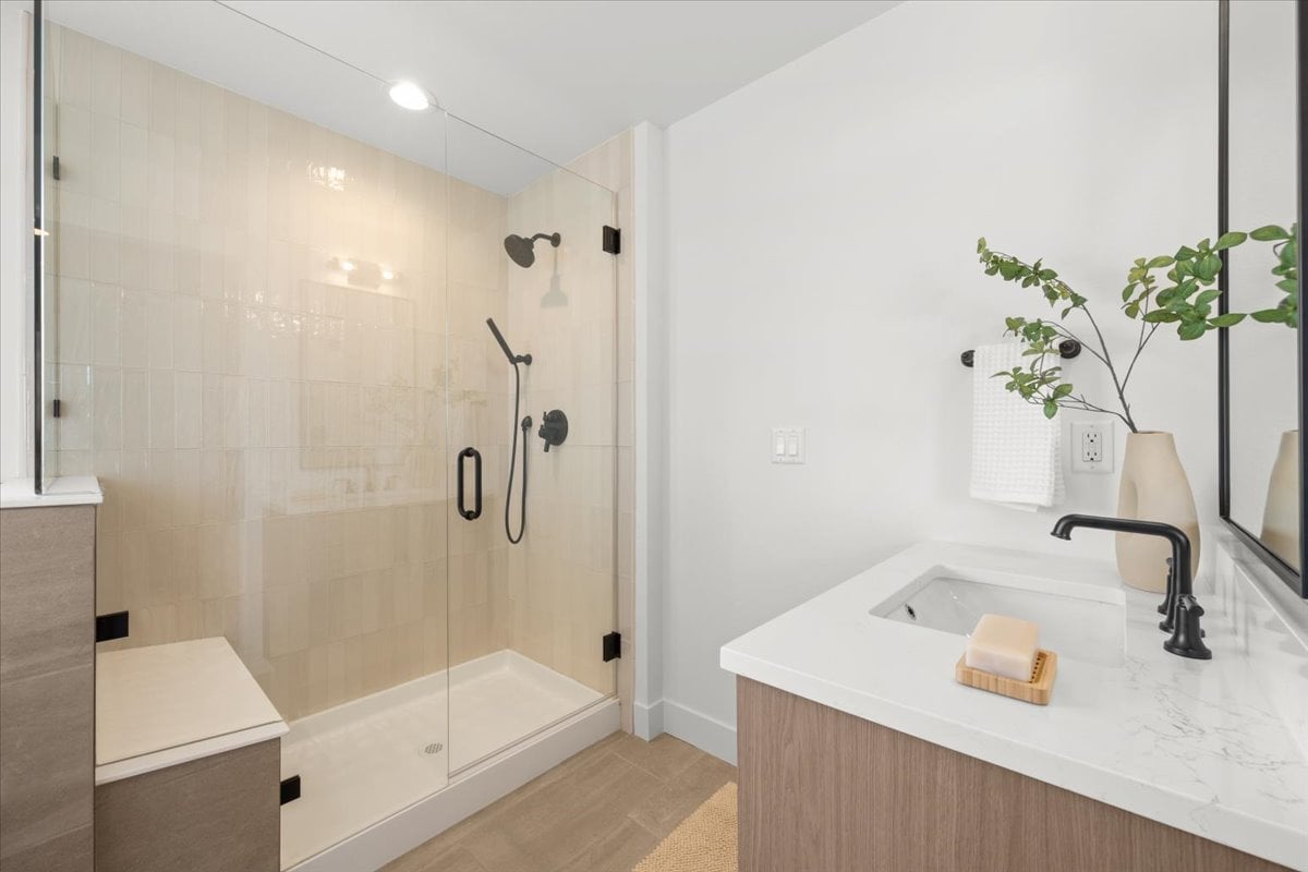 15 Snowcap Dr Windsor