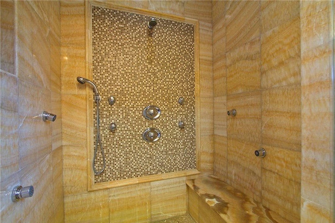 House Lumina
