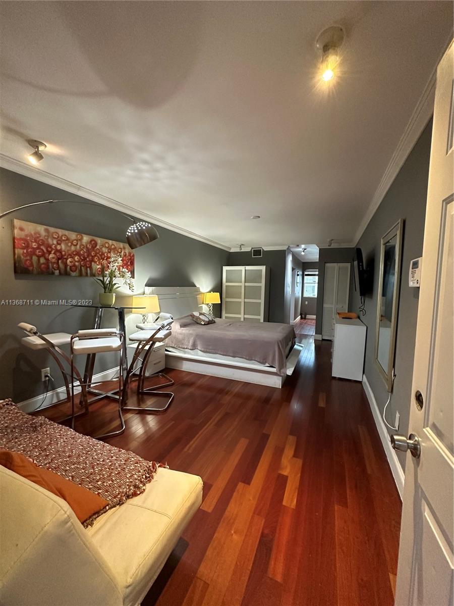 1340 Drexel Ave #305