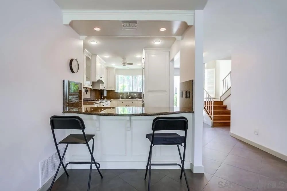 3125 Orleans E