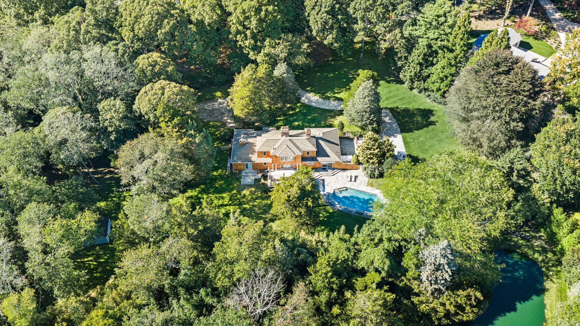 SPRAWLING, GATED GROUNDS IN NORTH HAVEN