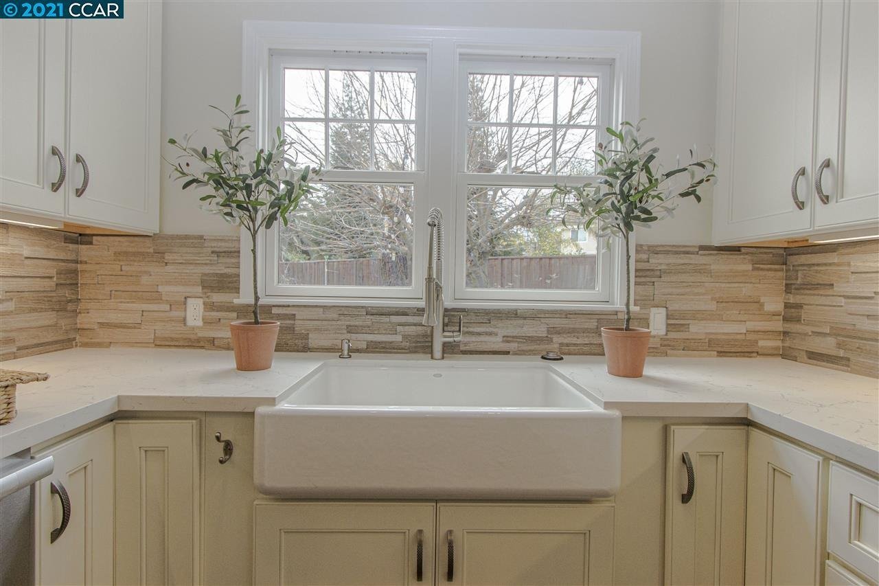 8 Foothill Park Ter