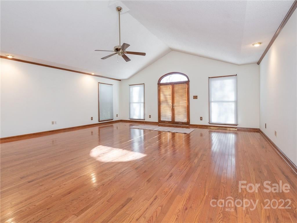 5400 Country Woods Dr