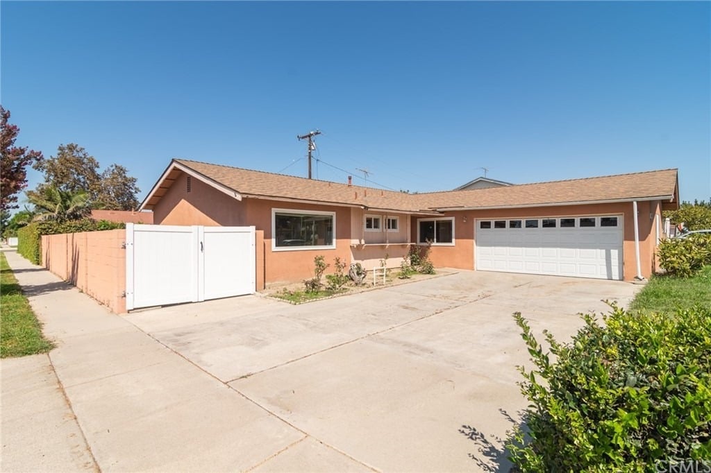 15841 Las Solanas St