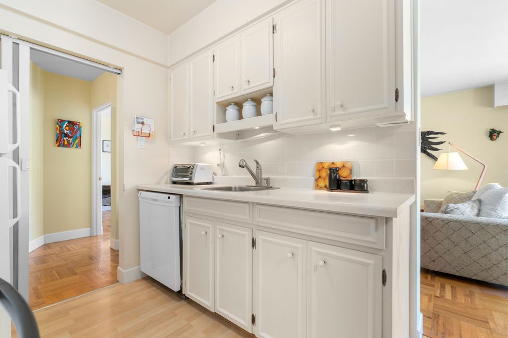 1750 Esquimalt Ave, #504