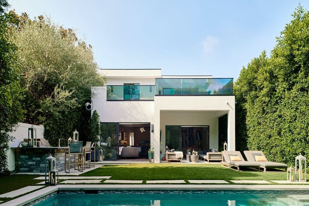 N Bowling Green Way, 90049