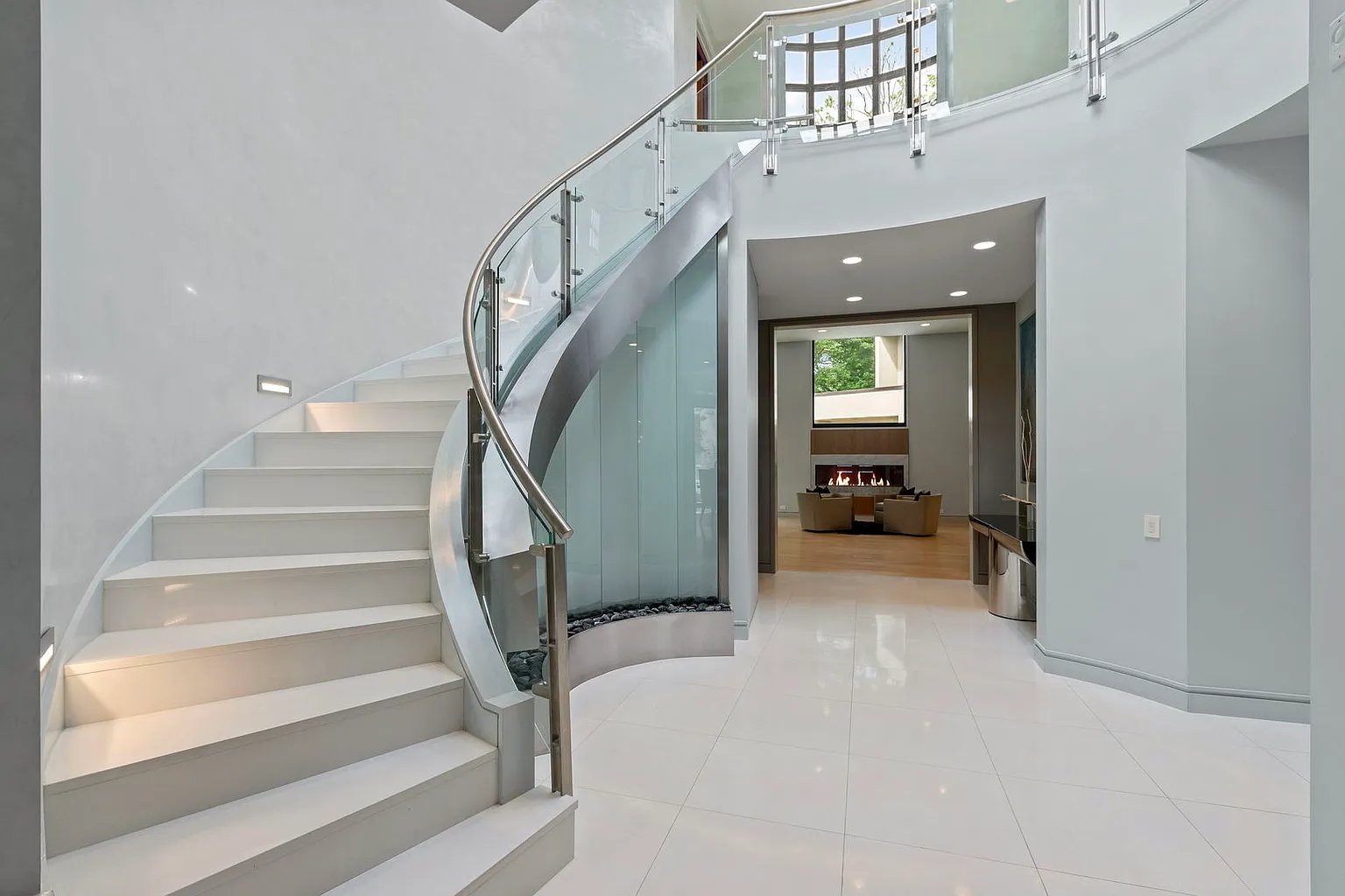 328 Shoreline Ct