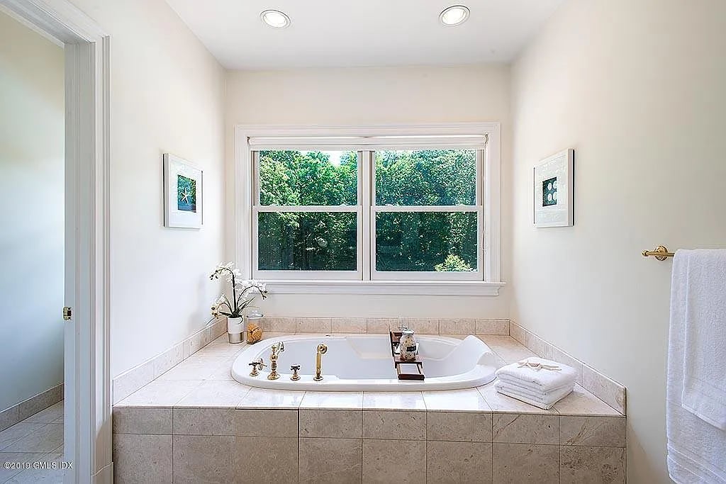 15 Mountain Laurel Dr