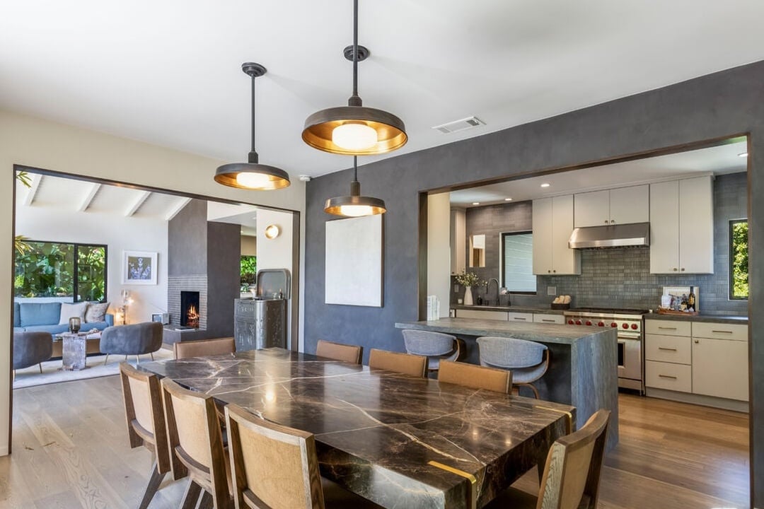 Halo Crest, Queens Rd, 90069