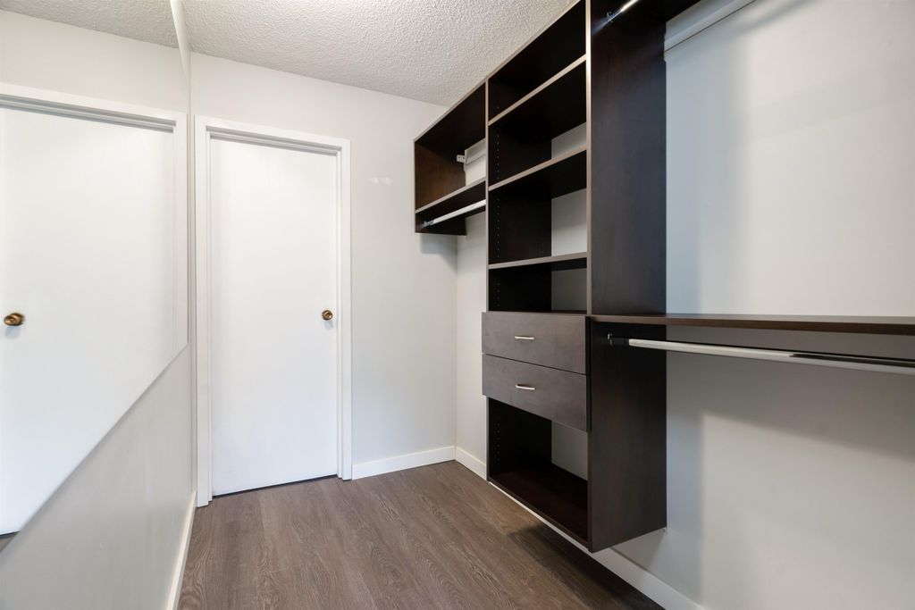 341 W 3rd St, #203
