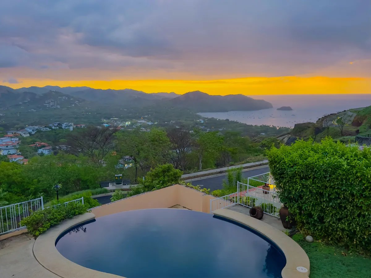 Ocean View Home in Altos del Cacique