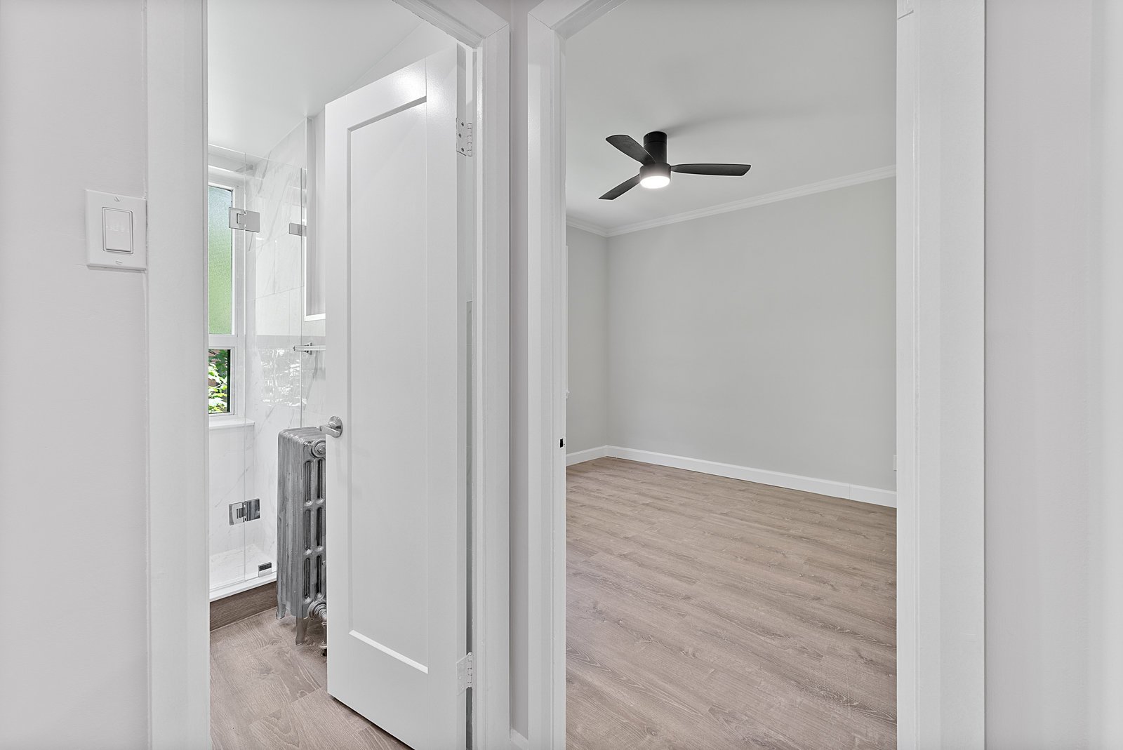 24 Shallmar Boulevard 311, Toronto C04 Unit: 311