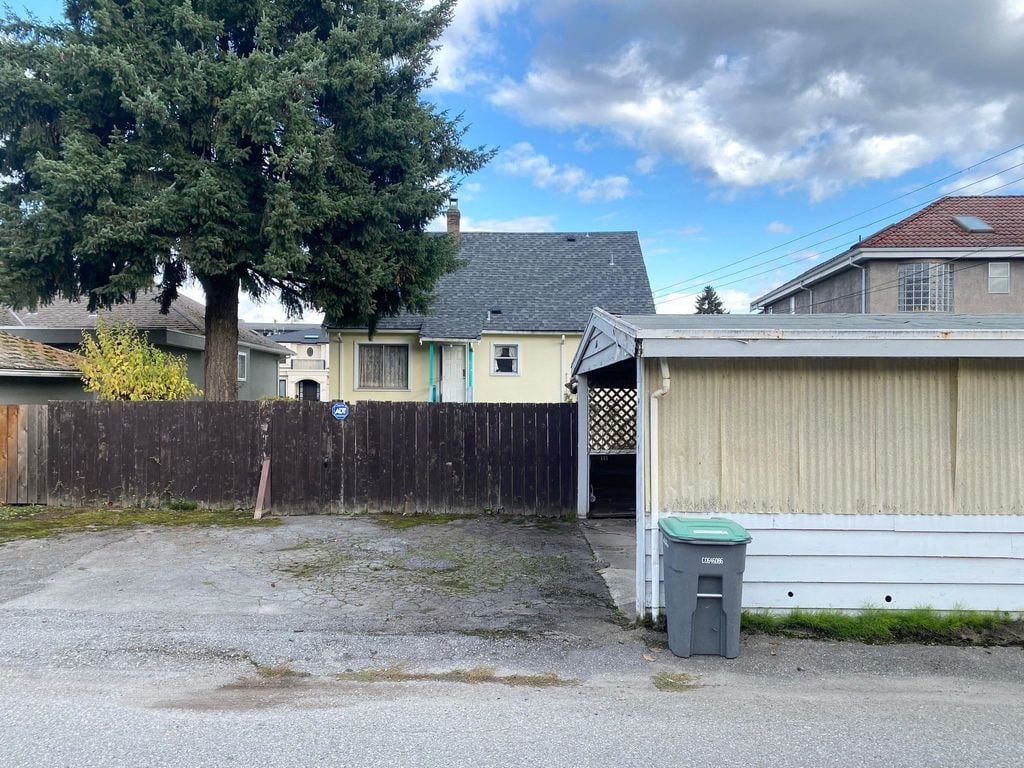 266 W 26th Ave