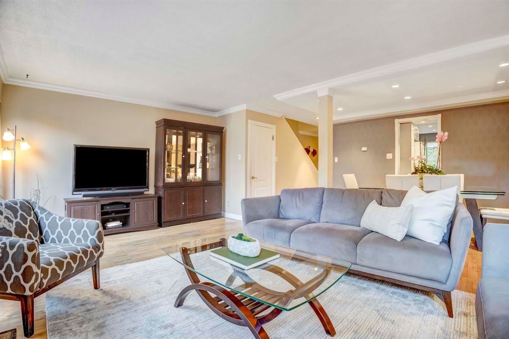 555 W 28th St, #104