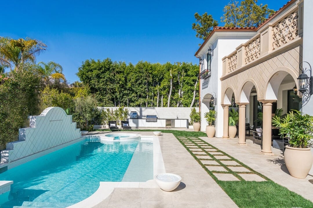 Silverreach Pavilion, N Hillcrest Rd, 90210