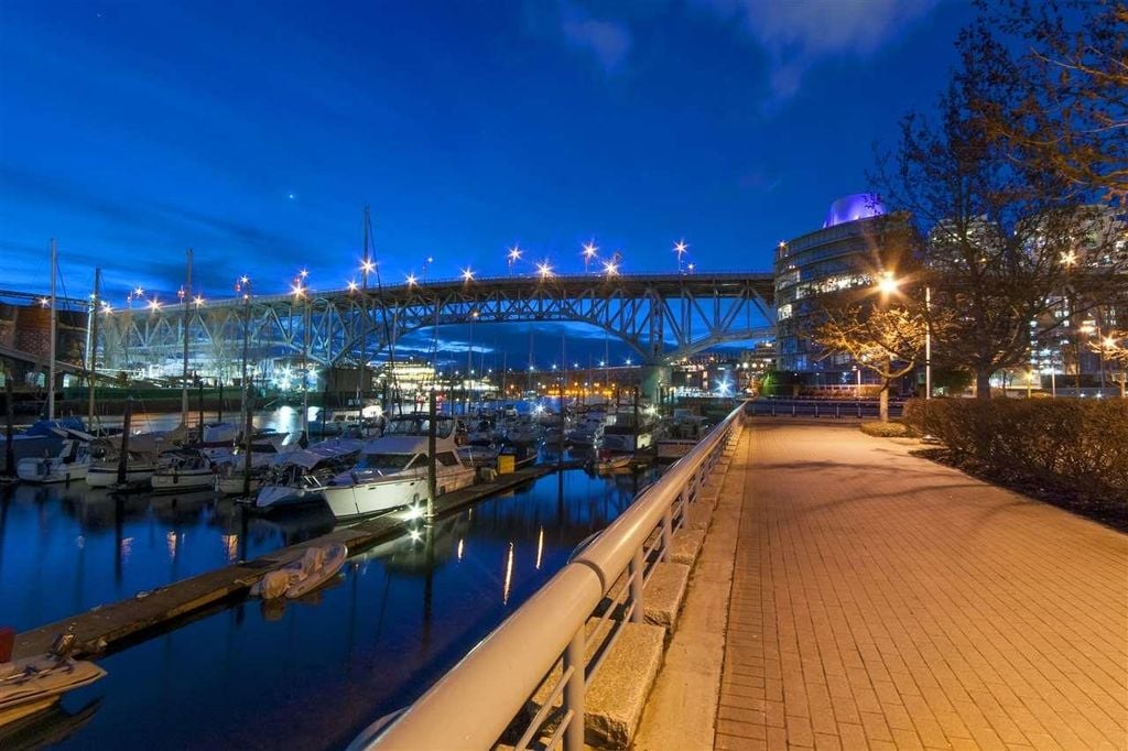 638 Beach Cres, #1805